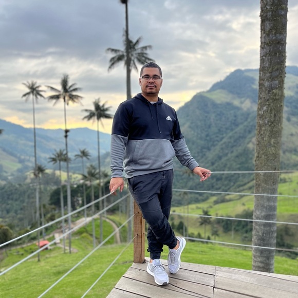 MEET YOUR SELLER 🙋🏻‍♀️ - Picture 3 of 4